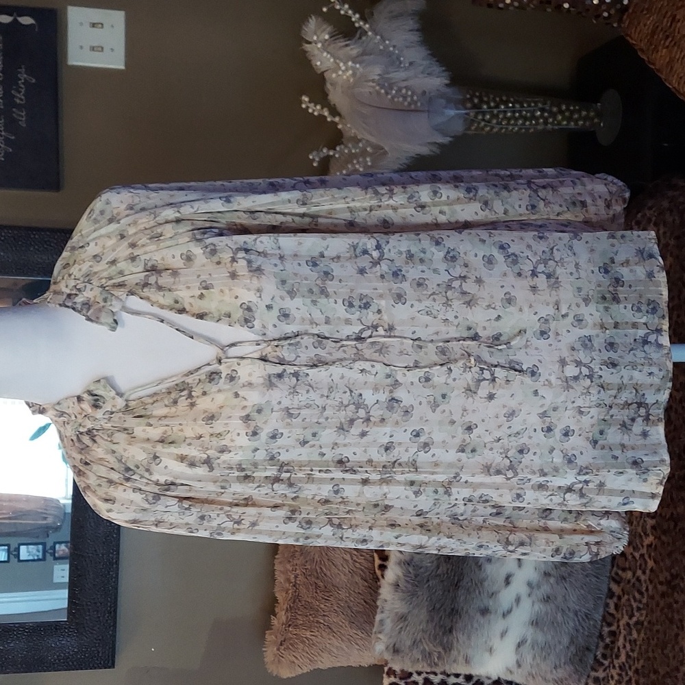 Beautiful spring blouse NWT